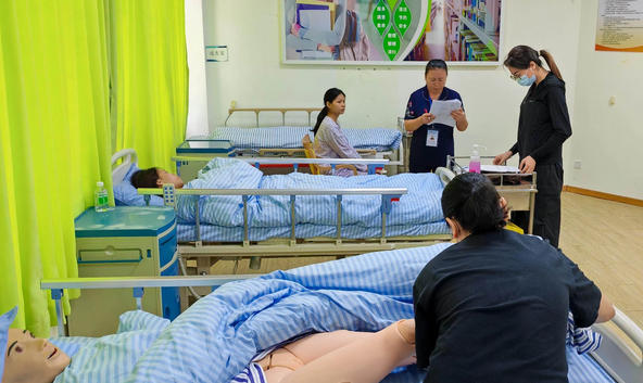 2 022年中级护师报名时间