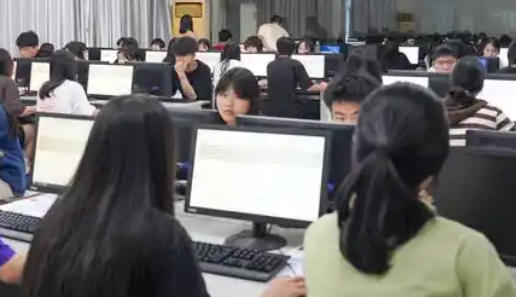 初级审计师要考两年才能拿证吗(初级审计师需两年取证)